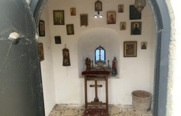 Αγροτεμάχιο με μικρή οικία